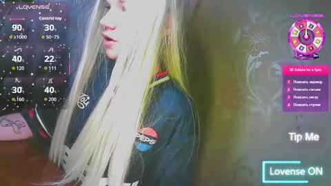 Snapshot of karolynafox chatting on 02.11.26 Caroline Fox online show from 02.11.26