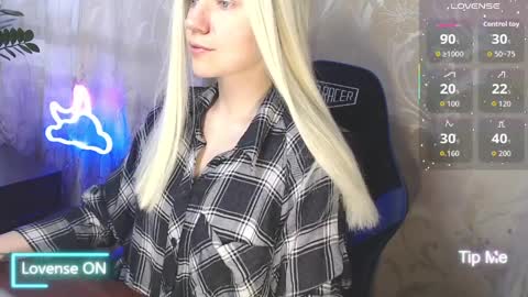 Caroline Fox online show from 04.02.26