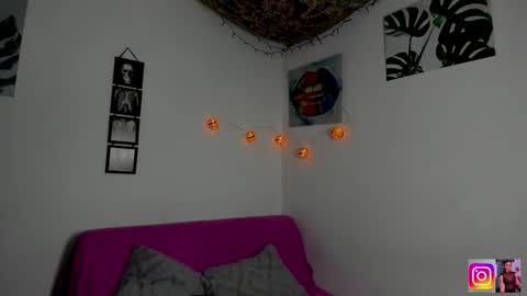 kassandra james online show from 10.25.25