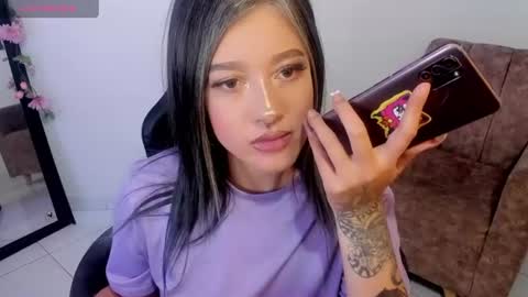 Snapshot of kat_apple chatting on 06.19.26 Alicia online show from 06.19.26