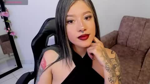 Snapshot of kat_apple chatting on 06.19.26 Alicia online show from 06.19.26