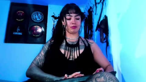 Kat online show from 12.17.25