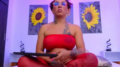 Snapshot of kata_lhella chatting on 09.10.25 Katalina online show from 09.10.25