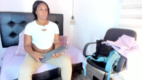 Snapshot of katalella___murillo chatting on 05.29.26 katalella online show from 05.29.26