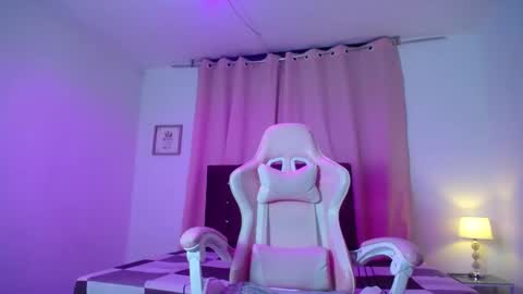       Katalina Miles      online show from 12.03.24