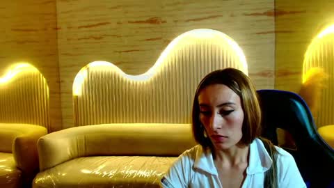 Snapshot of katalina_r chatting on 05.17.26 Katalina online show from 05.17.26