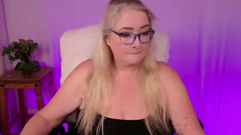 Kat D Sinclair online show from 11.18.25