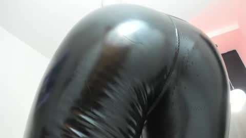 Snapshot of kate_evans1 chatting on 03.26.26 Kate Evans online show from 03.26.26