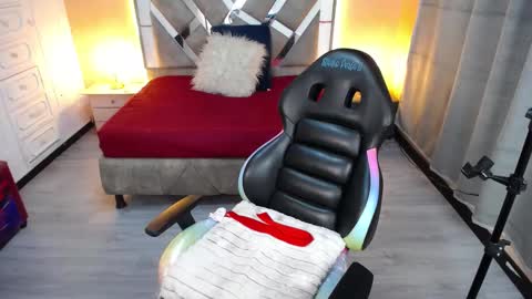 kate_lawrence_ online show from 02.26.25