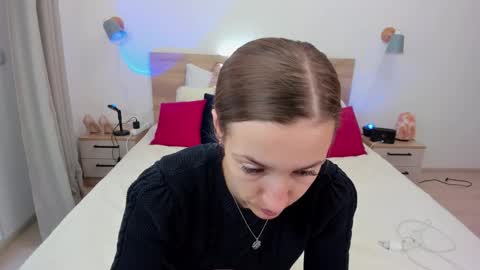 kate_redgar online show from 09.30.25