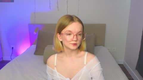 Snapshot of katebunnys chatting on 04.15.26 katebunnys online show from 04.15.26