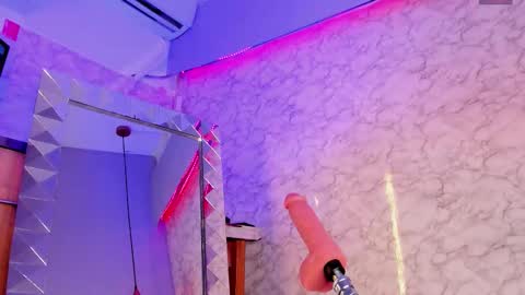 Snapshot of kateleeh_ chatting on 11.11.25 Kate online show from 11.11.25