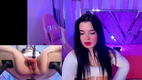 Snapshot of kateleeh_ chatting on 11.24.25 Kate online show from 11.24.25