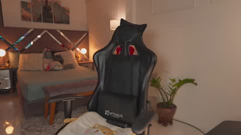 Snapshot of kateowens chatting on 02.18.26 Kate Owens online show from 02.18.26