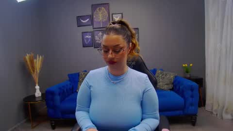 Snapshot of katewalker_ chatting on 12.03.24 Kate online show from 12.03.24