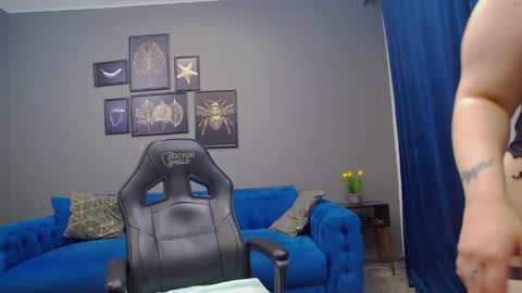 Snapshot of katewalker_ chatting on 12.07.24 Kate online show from 12.07.24