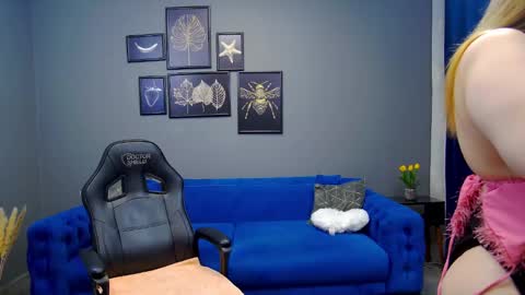 Snapshot of katewalker_ chatting on 01.24.25 Kate online show from 01.24.25