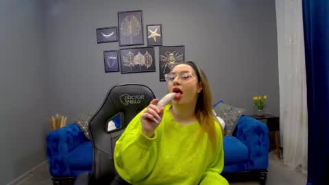 Snapshot of katewalker_ chatting on 02.03.25 Kate online show from 02.03.25