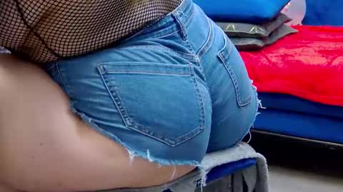 Snapshot of katewalker_ chatting on 02.12.25 Kate online show from 02.12.25