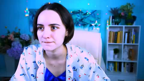 katewillows online show from 02.12.26