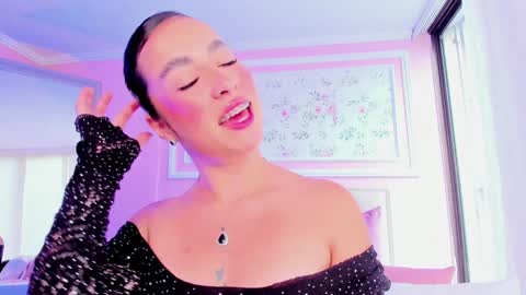 Snapshot of kath_evanss chatting on 01.08.25 Kaath online show from 01.08.25