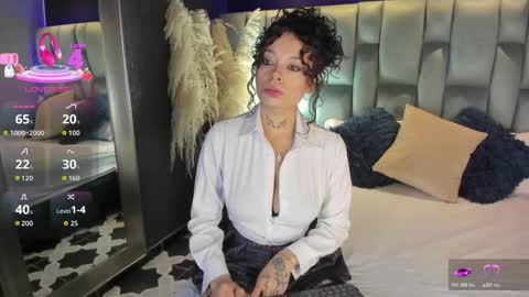 Snapshot of kathegomez_ chatting on 11.26.25 KatheGomez online show from 11.26.25