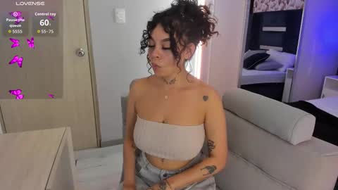 Snapshot of kathegomez_ chatting on 12.02.25 KatheGomez online show from 12.02.25