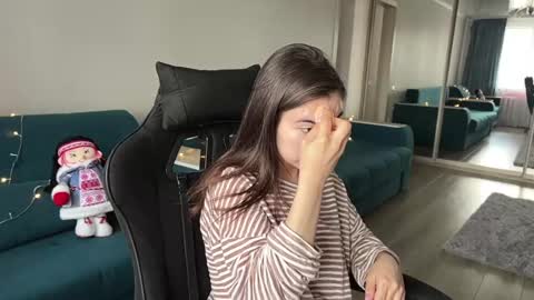 Snapshot of katheleenschraub chatting on 06.03.26 Elle online show from 06.03.26
