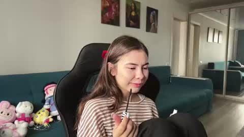 Snapshot of katheleenschraub chatting on 07.17.26 Elle online show from 07.17.26