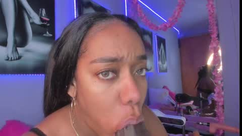 Snapshot of kathemoss chatting on 09.29.25 Kathe online show from 09.29.25