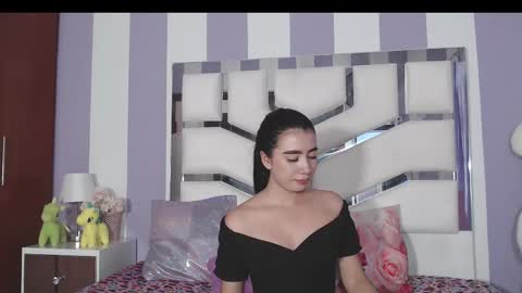 Snapshot of katherinolivares chatting on 10.28.25 Katherin online show from 10.28.25