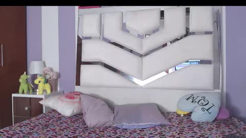 Snapshot of katherinolivares chatting on 10.29.25 Katherin online show from 10.29.25