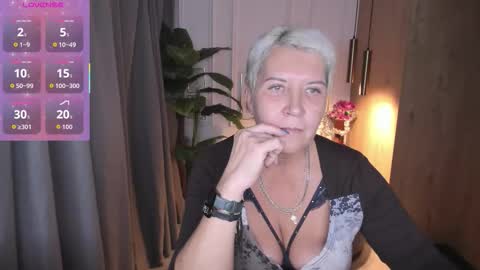 Snapshot of kathy_sunn chatting on 10.25.25 Kathy online show from 10.25.25