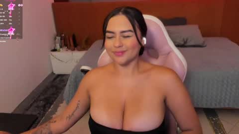 Snapshot of katia_bigboobs11 chatting on 04.20.26 Katia online show from 04.20.26