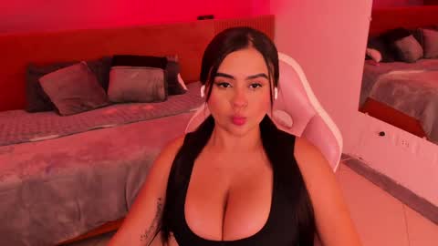 Snapshot of katia_bigboobs11 chatting on 04.24.26 Katia online show from 04.24.26
