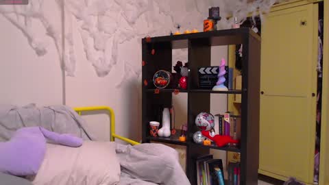 Katie Deville online show from 12.02.24