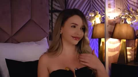 Snapshot of katjolie chatting on 10.25.25 KatJolie online show from 10.25.25