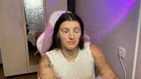 Snapshot of katrin_kristal chatting on 06.18.26 naked in pvt show 100 tk online show from 06.18.26