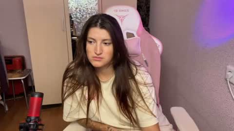 Snapshot of katrin_kristal chatting on 07.19.26 naked in pvt show 100 tk online show from 07.19.26