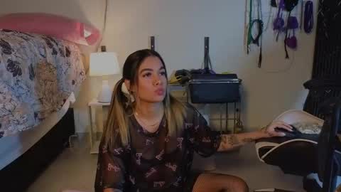 Snapshot of katt_bdsm chatting on 04.25.26 Katt online show from 04.25.26