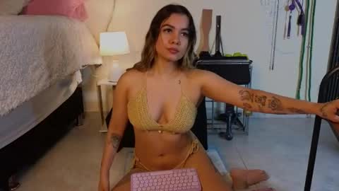 Snapshot of katt_bdsm chatting on 04.27.26 Katt online show from 04.27.26