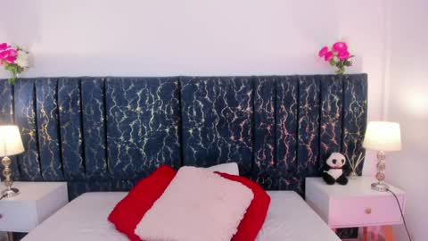 Snapshot of katte_landerr chatting on 04.13.26 Katte online show from 04.13.26