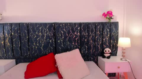 Snapshot of katte_landerr chatting on 04.27.26 Katte online show from 04.27.26