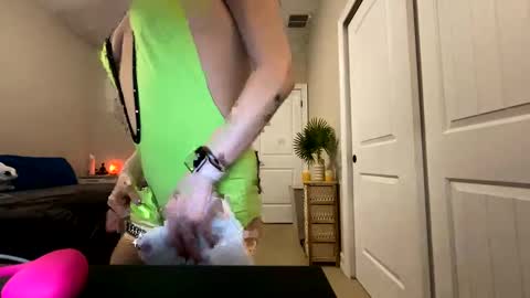 Josie live show Tuesday Wednesday and Thursday online show from 11.13.25