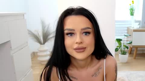 Snapshot of katty_pery chatting on 04.20.26 Katty Perry online show from 04.20.26