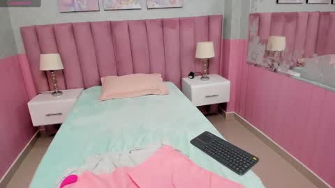 Snapshot of kattycurvy4u chatting on 02.21.25 katty online show from 02.21.25