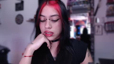 Snapshot of kattze chatting on 01.11.25 online show from 01.11.25