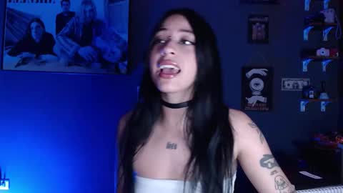 Snapshot of kattze chatting on 11.04.25 online show from 11.04.25