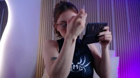 Snapshot of katy_van chatting on 04.22.26 Katy Van online show from 04.22.26