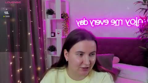 Snapshot of katyaneilson chatting on 06.13.26 Kate online show from 06.13.26